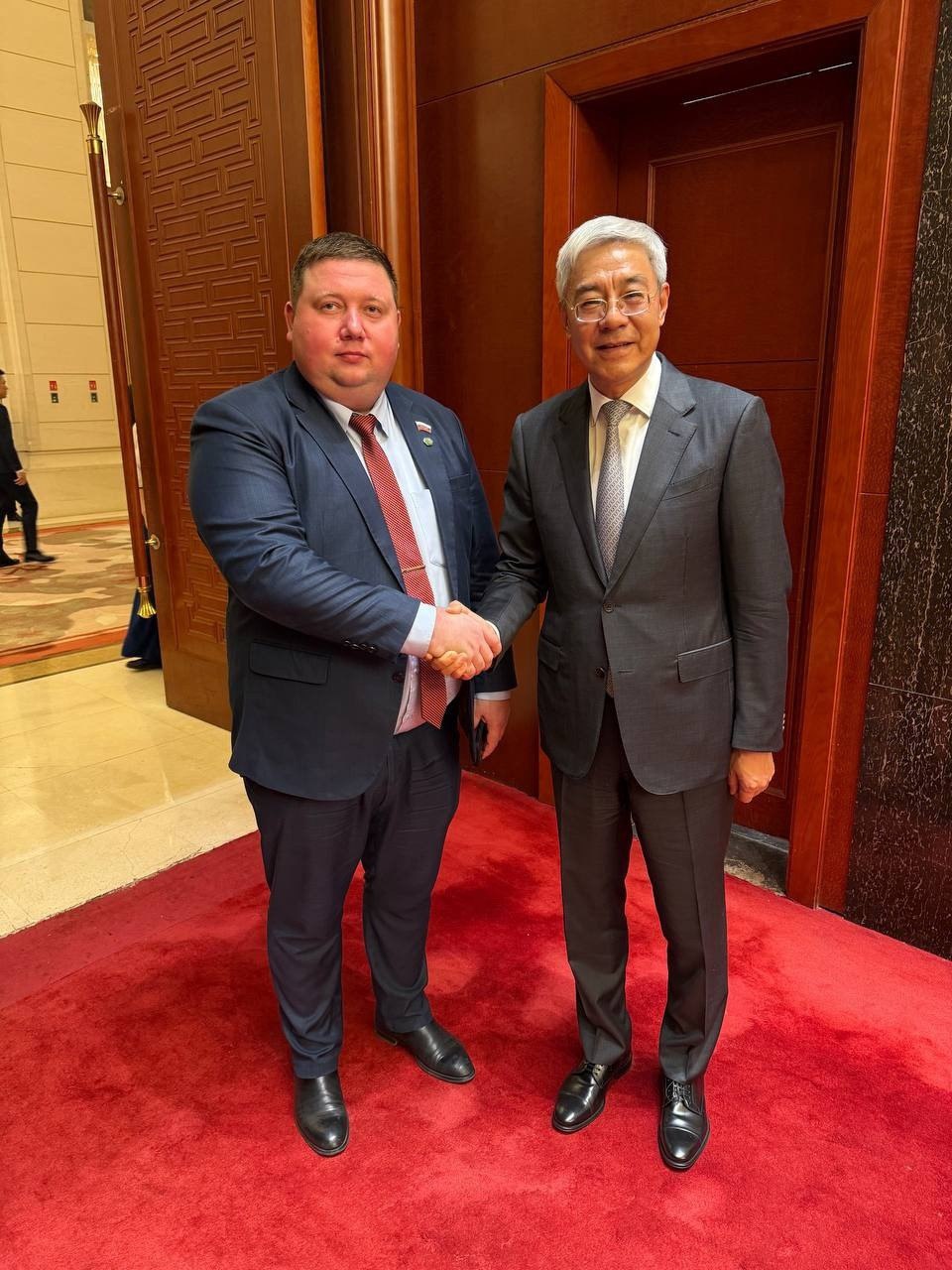 Владислав Зворыкин, руководитель фракции «Справедливая Россия» выступил на международном российско-китайском бизнес-форуме в Наньчане Владислав Зворыкин, руководитель фракции «Справедливая Россия» выступил на международном российско-китайском бизнес-форуме в Наньчане