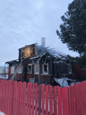 По поручению прокурора области Андрея Тимошичева прокуратурой Кичменгско-Городецкого района организована проверка по факту пожара, произошедшего в двухквартирном деревянном жилом доме в с. Кичменгский Городок