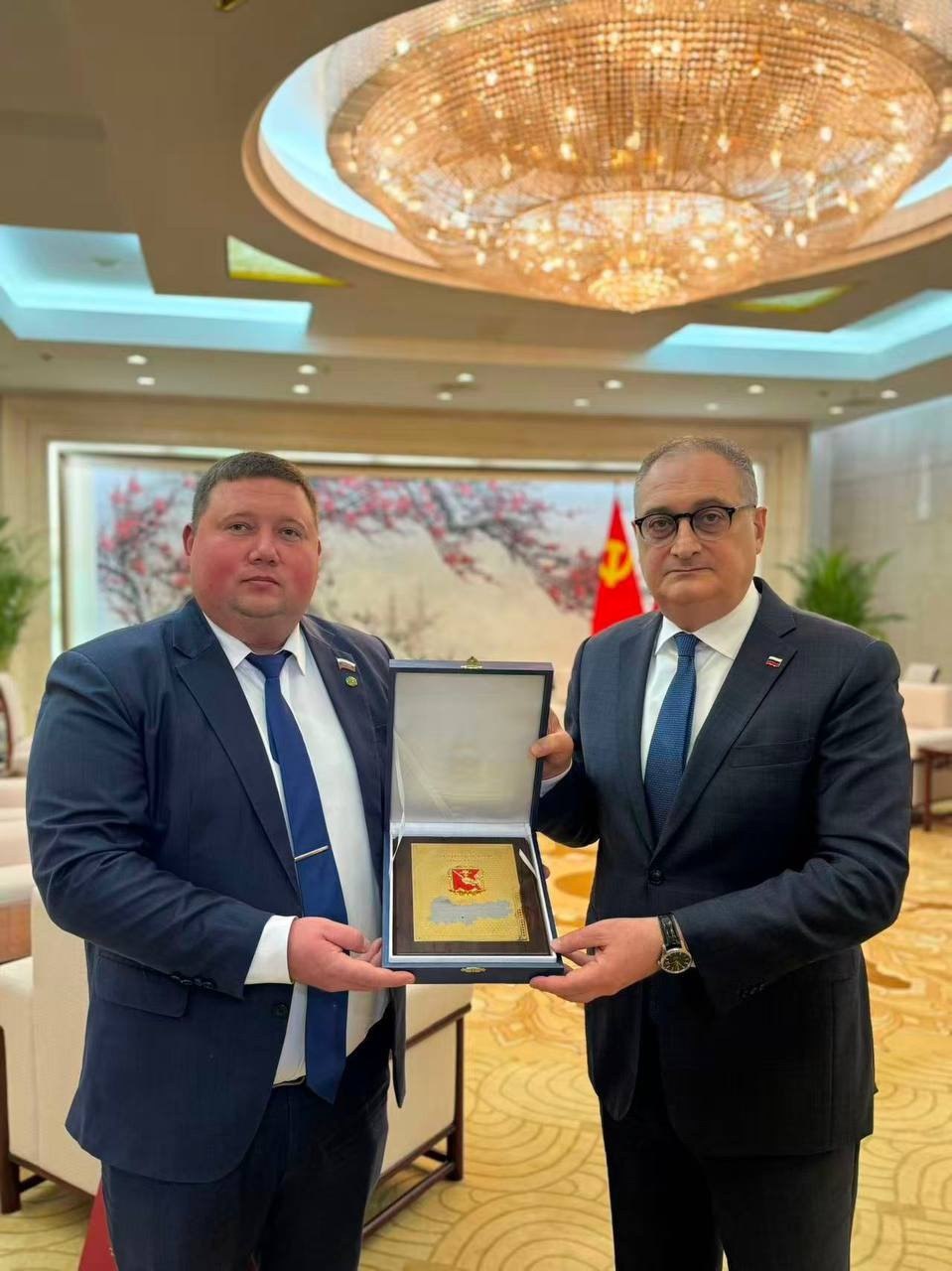 Владислав Зворыкин, руководитель фракции «Справедливая Россия» выступил на международном российско-китайском бизнес-форуме в Наньчане Владислав Зворыкин, руководитель фракции «Справедливая Россия» выступил на международном российско-китайском бизнес-форуме в Наньчане