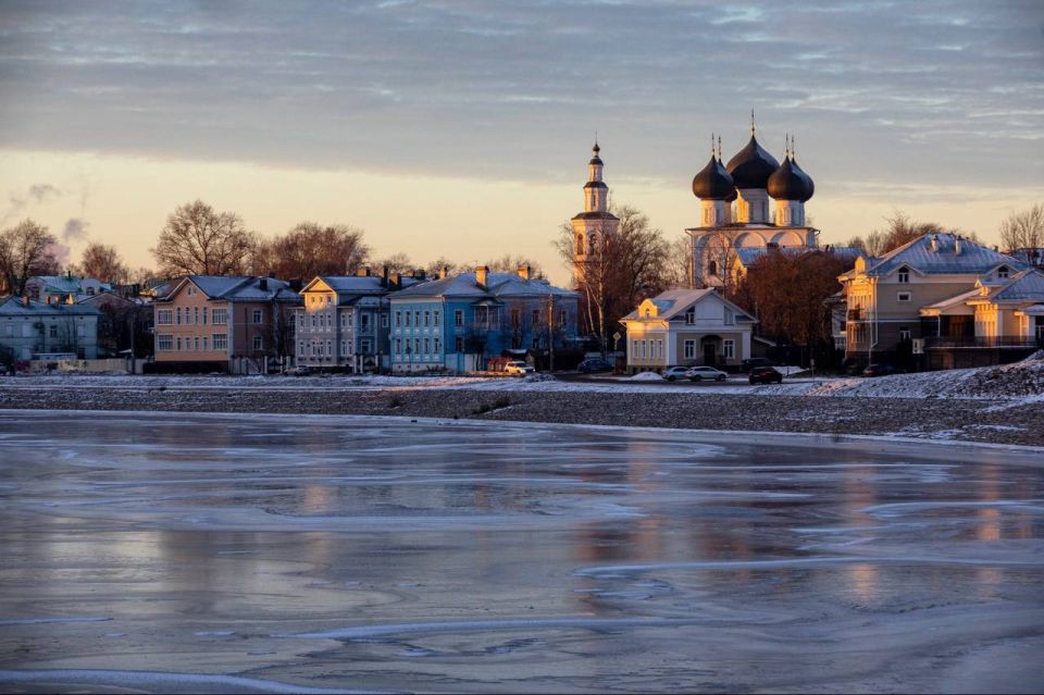 Днём -2° +3°, местами умеренные осадки (снег, мокрый снег, дождь)