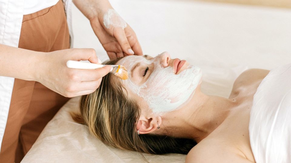 Маски на основе сметаны: эксперт раскрыла, когда они эффективны, а когда — опасны