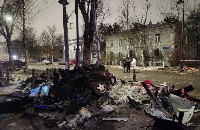 Два человека погибли в страшной аварии в центре Вологды