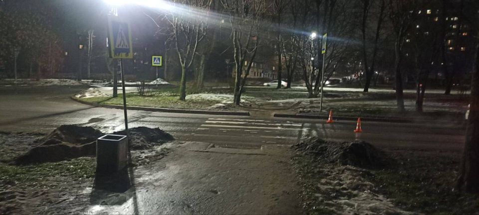 В Череповце на пешеходном переходе автомобиль сбил 15-летнюю девочку