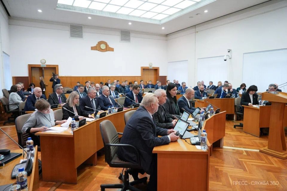 Председатель Облизбиркома Денис Зайцев принял участие в работе сессии областного парламента