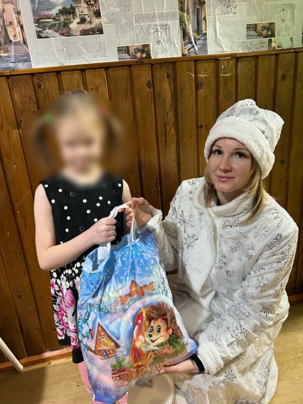 Сотрудники ОМВД России «Тотемский» зажгли новогодние огоньки добра