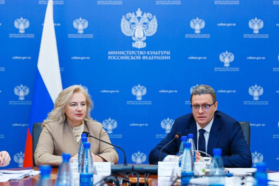 ����� 40 ����������� ������������� � ������ ������������ 880-����� �. �������