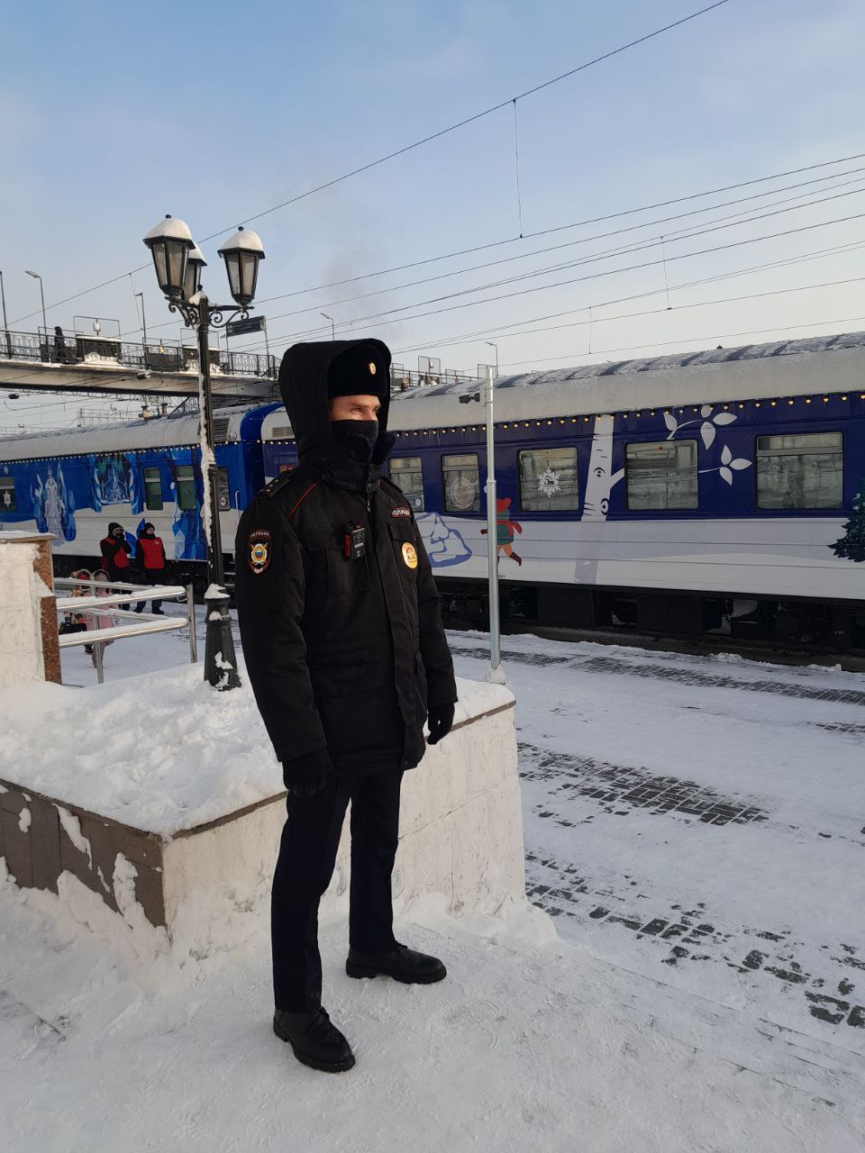 В Ижевске сотрудники транспортной полиции организовали для учащихся подшефной школы праздничное мероприятие В Ижевске сотрудники транспортной полиции организовали для учащихся подшефной школы праздничное мероприятие