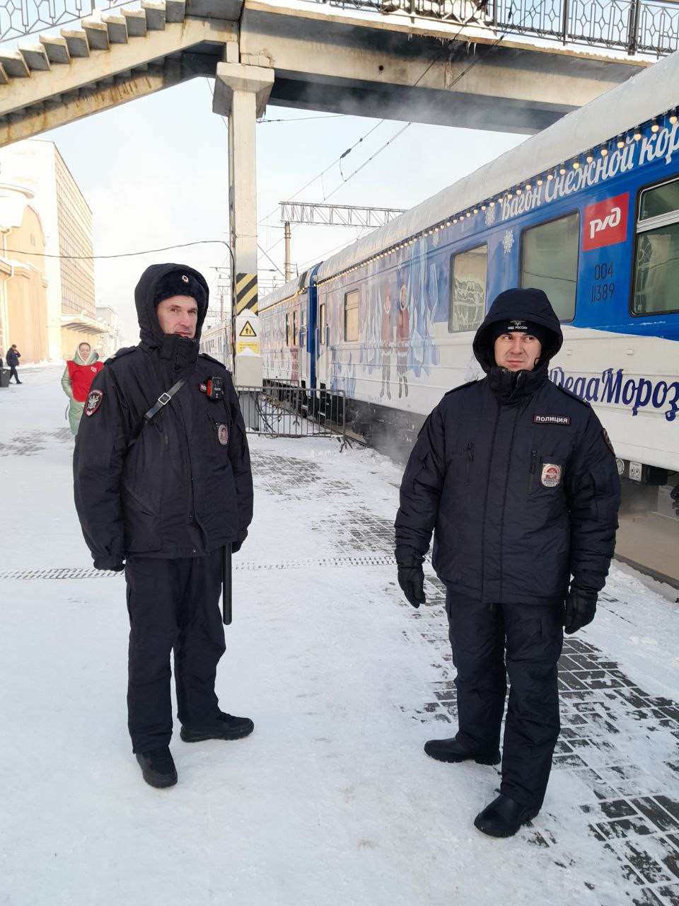 В Ижевске сотрудники транспортной полиции организовали для учащихся подшефной школы праздничное мероприятие В Ижевске сотрудники транспортной полиции организовали для учащихся подшефной школы праздничное мероприятие