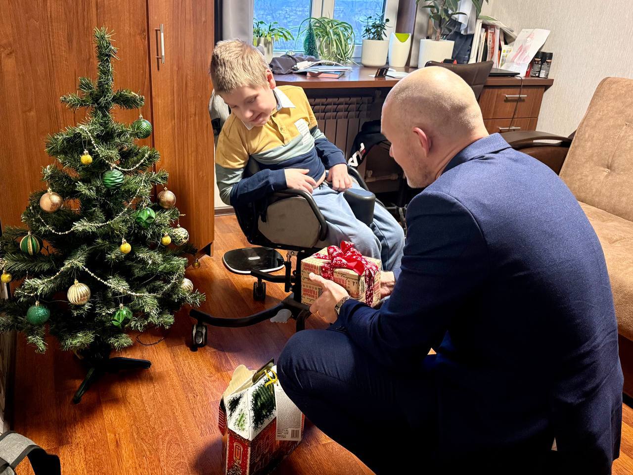 Андрей Накрошаев: Вручил новогодний подарок Максиму из Череповца