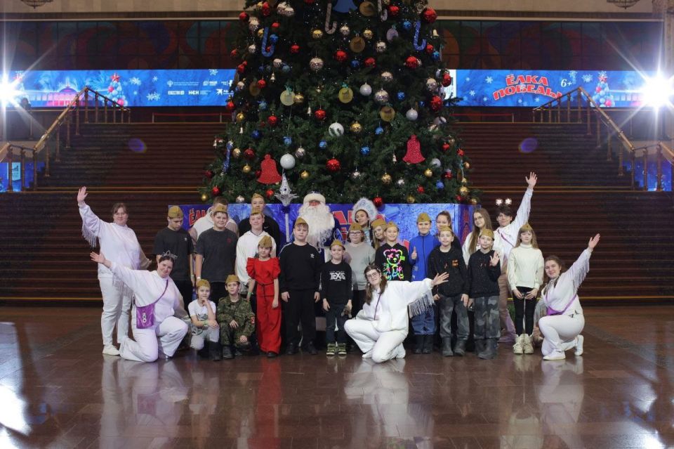 Вологодская область организовала поездку детей ветеранов СВО на Елку Победы