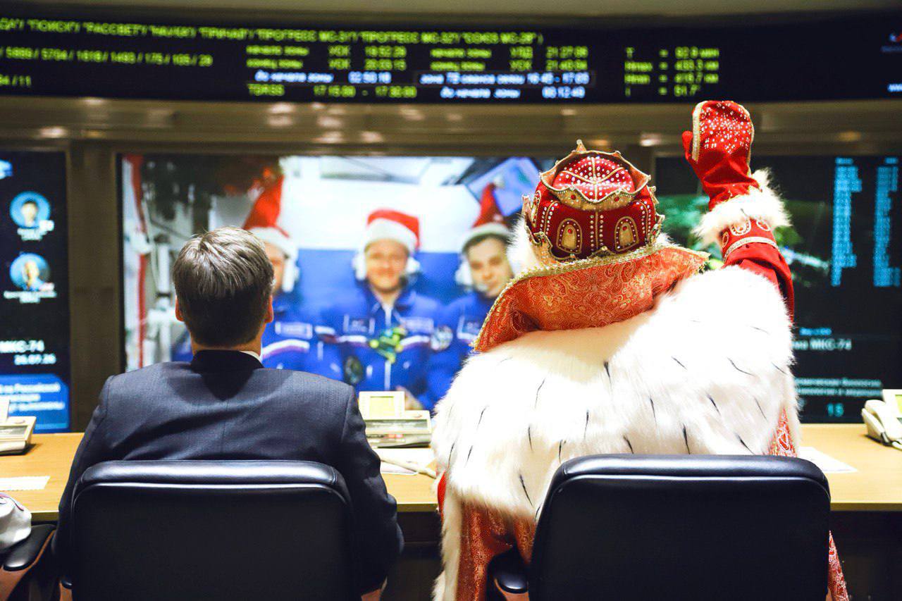 Новогоднее настроение — в космос: праздничный сеанс связи в Центре управления полётами