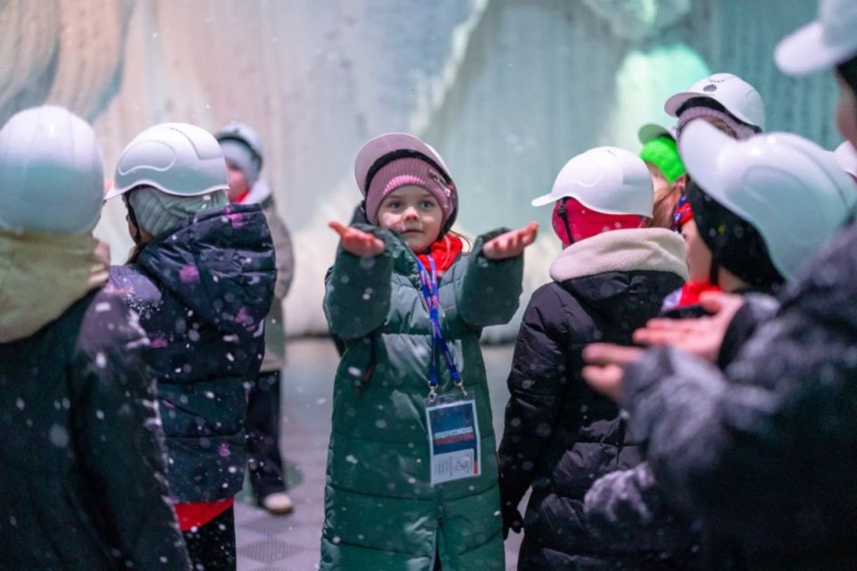 Дети из вологодских семей погибших военнослужащих побывали на Кремлёвской ёлке