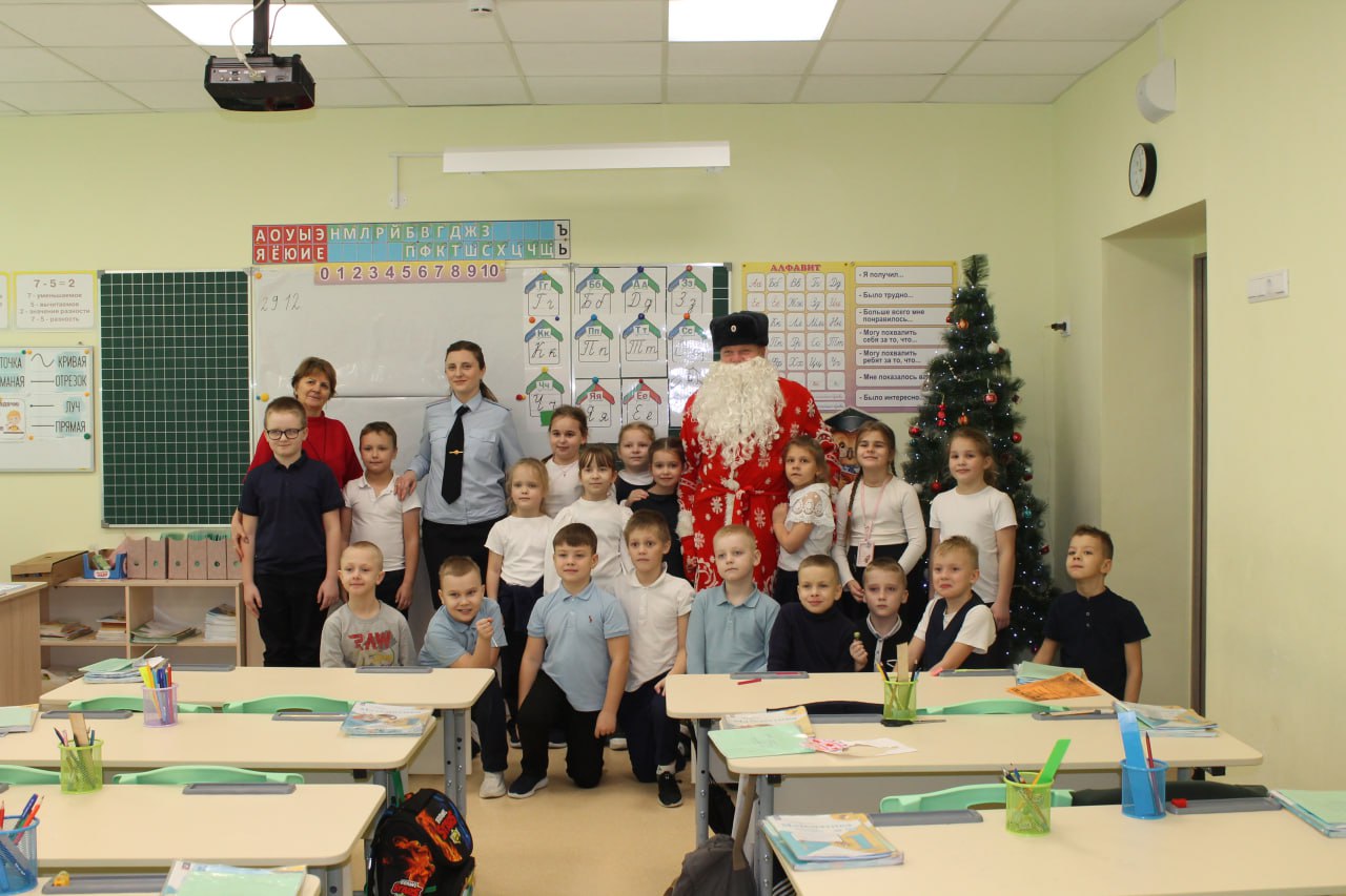 В Бабаеве сотрудники полиции провели Всероссийскую акцию «Полицейский Дед Мороз» В Бабаеве сотрудники полиции провели Всероссийскую акцию «Полицейский Дед Мороз»