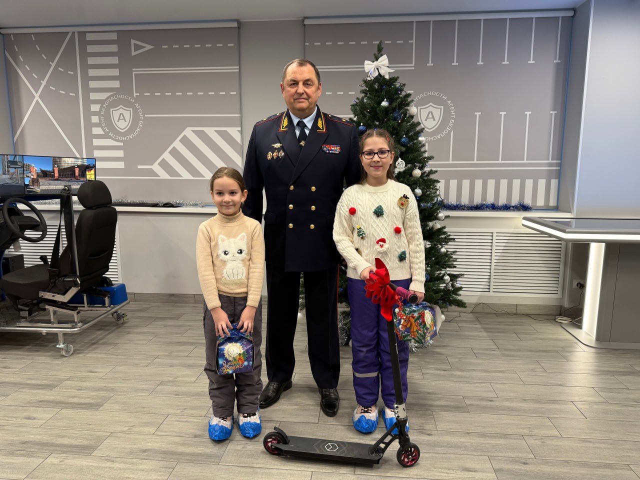 Начальник УМВД России по Вологодской области поддержал Всероссийскую благотворительную акцию «Елка желаний» Начальник УМВД России по Вологодской области поддержал Всероссийскую благотворительную акцию «Елка желаний»