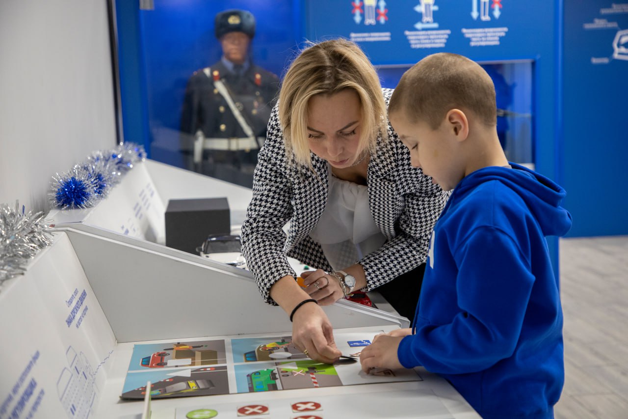 Начальник УМВД России по Вологодской области поддержал Всероссийскую благотворительную акцию «Елка желаний» Начальник УМВД России по Вологодской области поддержал Всероссийскую благотворительную акцию «Елка желаний»