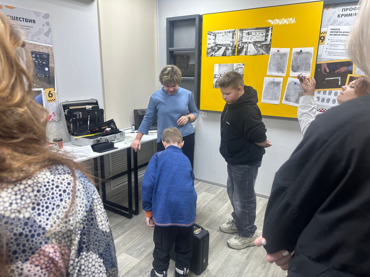 В канун новогодних праздников дети бывших сотрудников ОВД побывали в музее криминалистики УМВД России «Череповец» В канун новогодних праздников дети бывших сотрудников ОВД побывали в музее криминалистики УМВД России «Череповец»
