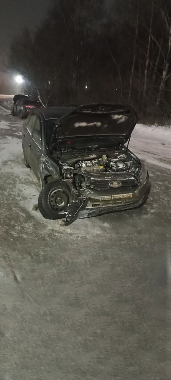 22-летняя девушка пострадала при столкновении «легковушек» в Череповце 22-летняя девушка пострадала при столкновении «легковушек» в Череповце