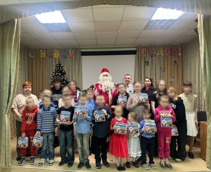 В Вологодской области в рамках акции «Полицейский Дед Мороз» сотрудники полиции поздравили воспитанников детских центров В Вологодской области в рамках акции «Полицейский Дед Мороз» сотрудники полиции поздравили воспитанников детских центров