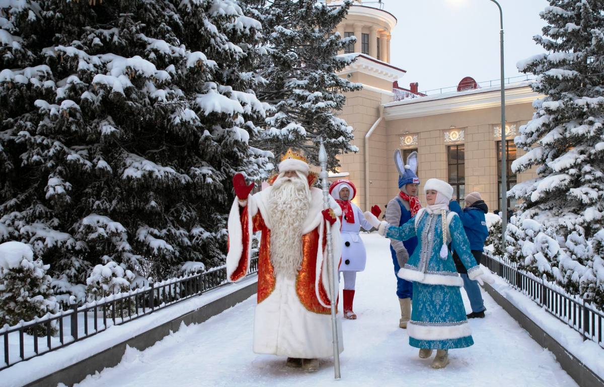 В Карелии стражи магистралей обеспечили охрану правопорядка в период стоянки Поезда Деда Мороза на железнодорожном вокзале Петрозаводска В Карелии стражи магистралей обеспечили охрану правопорядка в период стоянки Поезда Деда Мороза на железнодорожном вокзале Петрозаводска