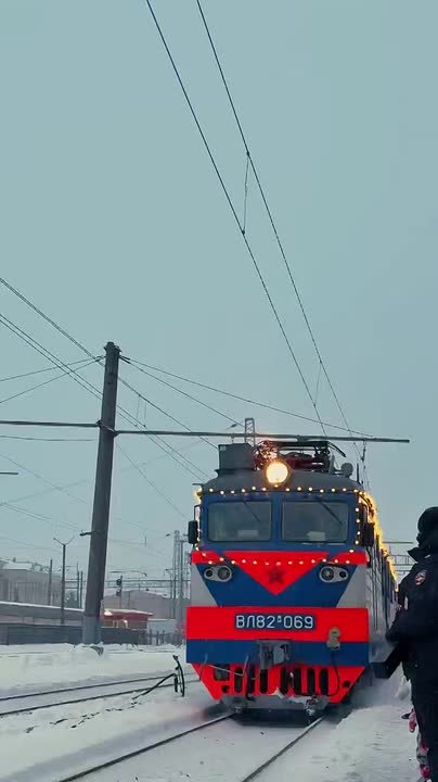 Поезд Деда Мороза сделал остановку в Вологде
