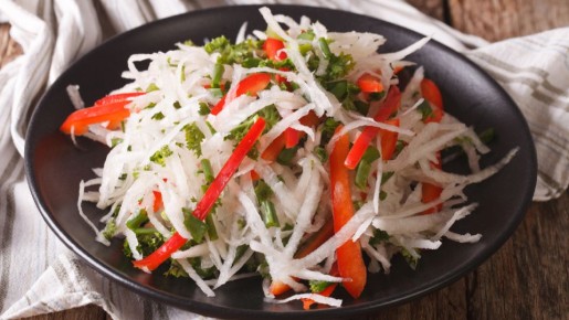 Этот постный салат стоил дороже «Цезаря»: приготовите его дома без всяких хлопот