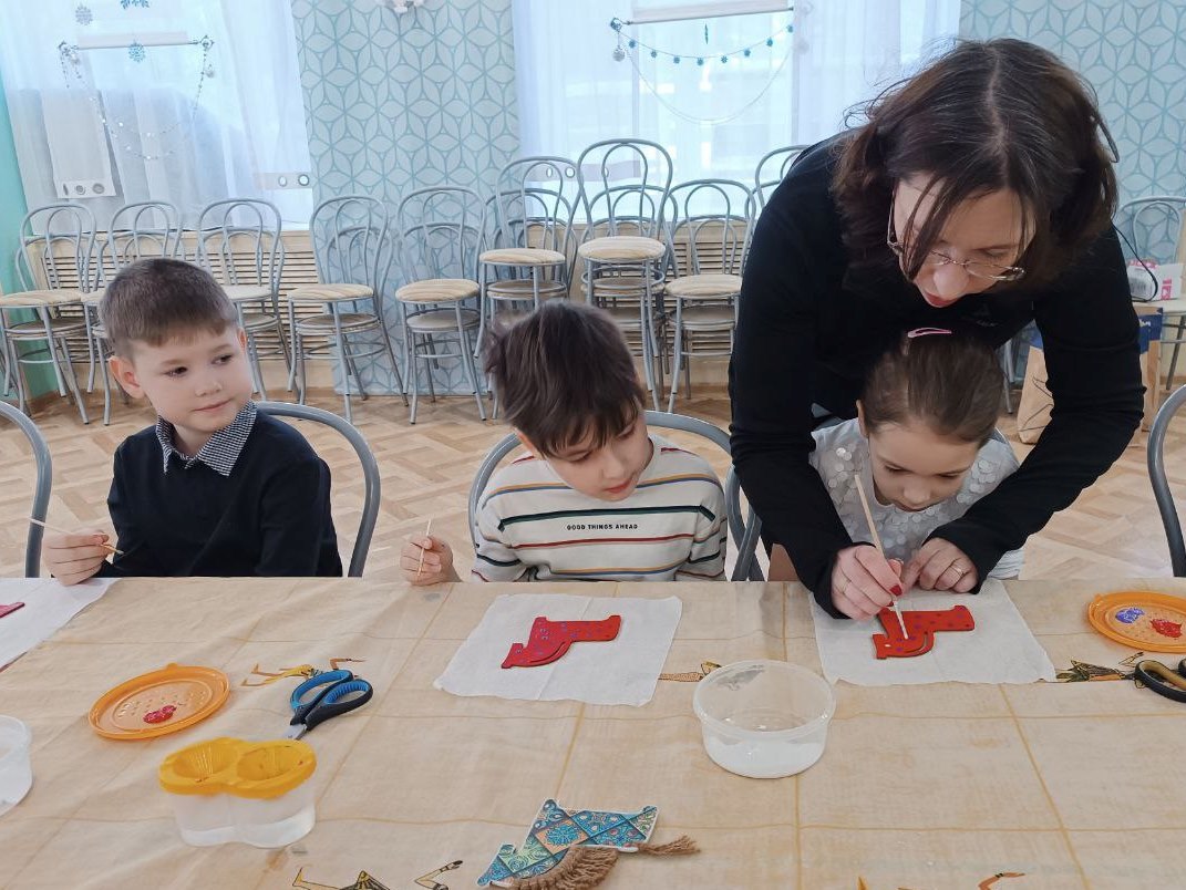 Полицейские провели творческий мастер-класс для воспитанников «Центра помощи детям, оставшимся без попечения родителей, №1» Полицейские провели творческий мастер-класс для воспитанников «Центра помощи детям, оставшимся без попечения родителей, №1»