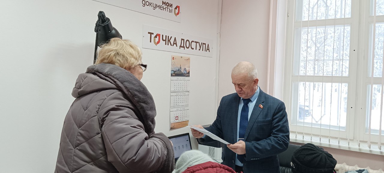 Депутат Николай Варнавский провёл приём граждан в Вожегодском и Харовском округах Депутат Николай Варнавский провёл приём граждан в Вожегодском и Харовском округах