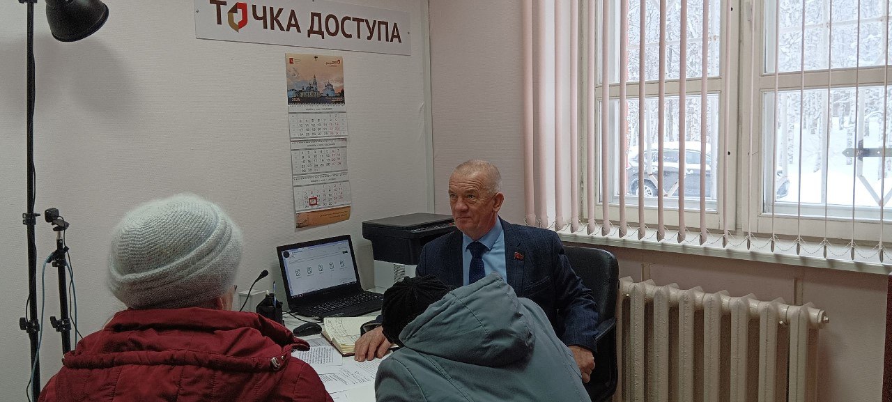 Депутат Николай Варнавский провёл приём граждан в Вожегодском и Харовском округах