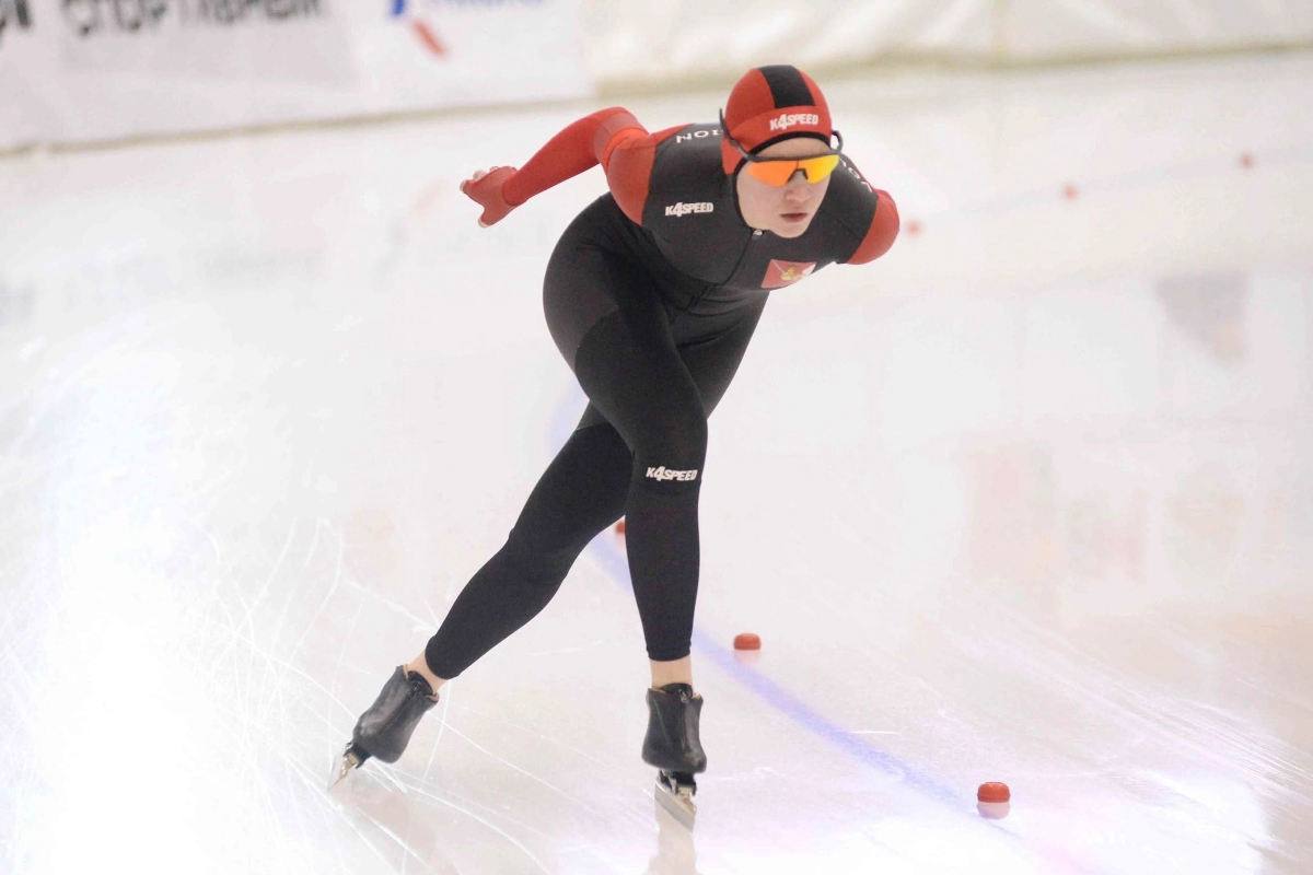 Конькобежцы из Вологодской области Карина Соловьева и Роман Игнашев завоевали две серебряных и бронзовую медали на Первенстве Северо-Западного федерального округа России по конькобежному спорту (по программе многоборья)