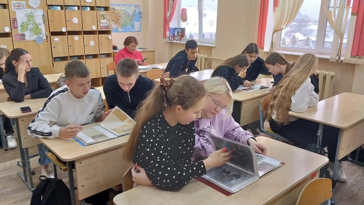 В Харовске полицейские и общественники присоединились к всероссийской акции «Студенческий десант» В Харовске полицейские и общественники присоединились к всероссийской акции «Студенческий десант»