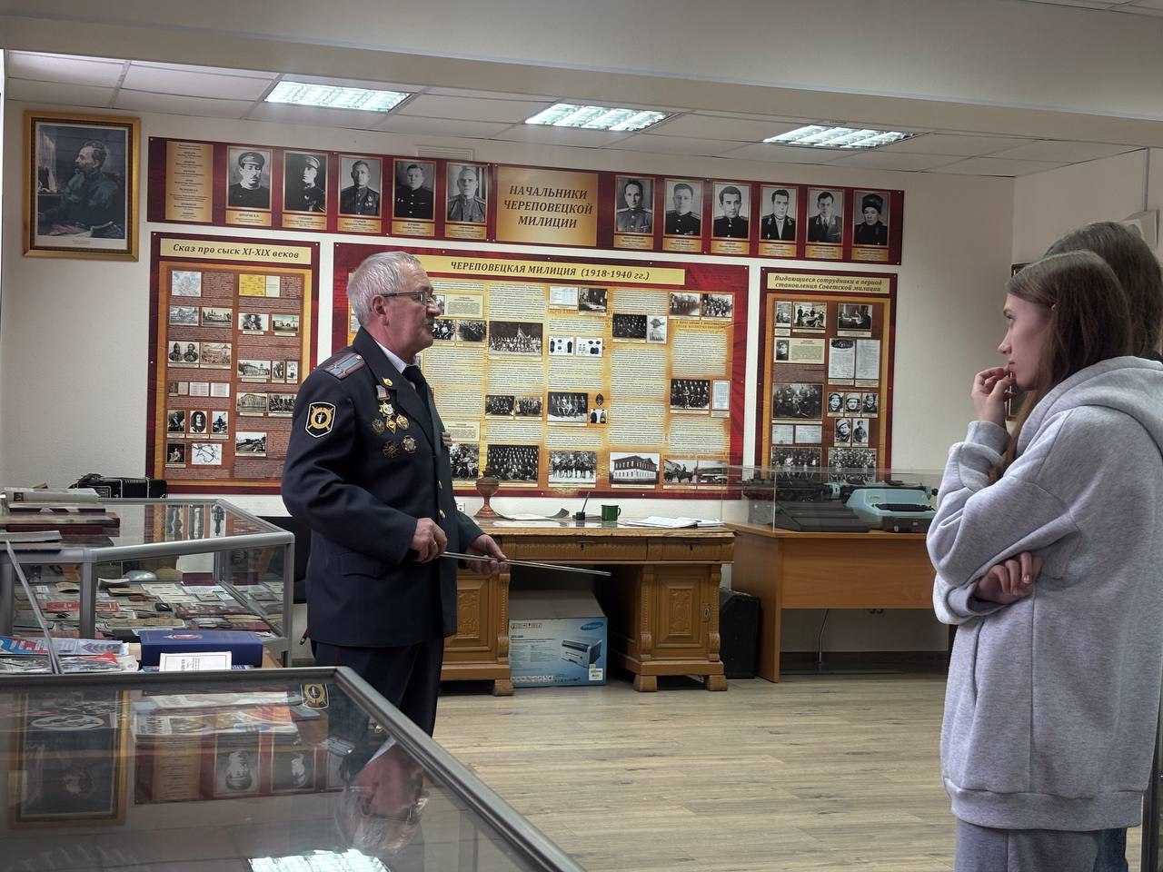 В Череповце полицейские и ветераны УМВД провели мероприятие в рамках акции «Студенческий десант»