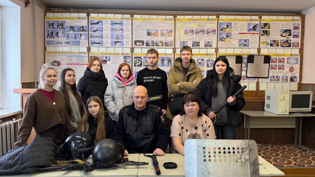 Ежегодную акцию «Студенческий десант» провели полицейские Белозерска Ежегодную акцию «Студенческий десант» провели полицейские Белозерска