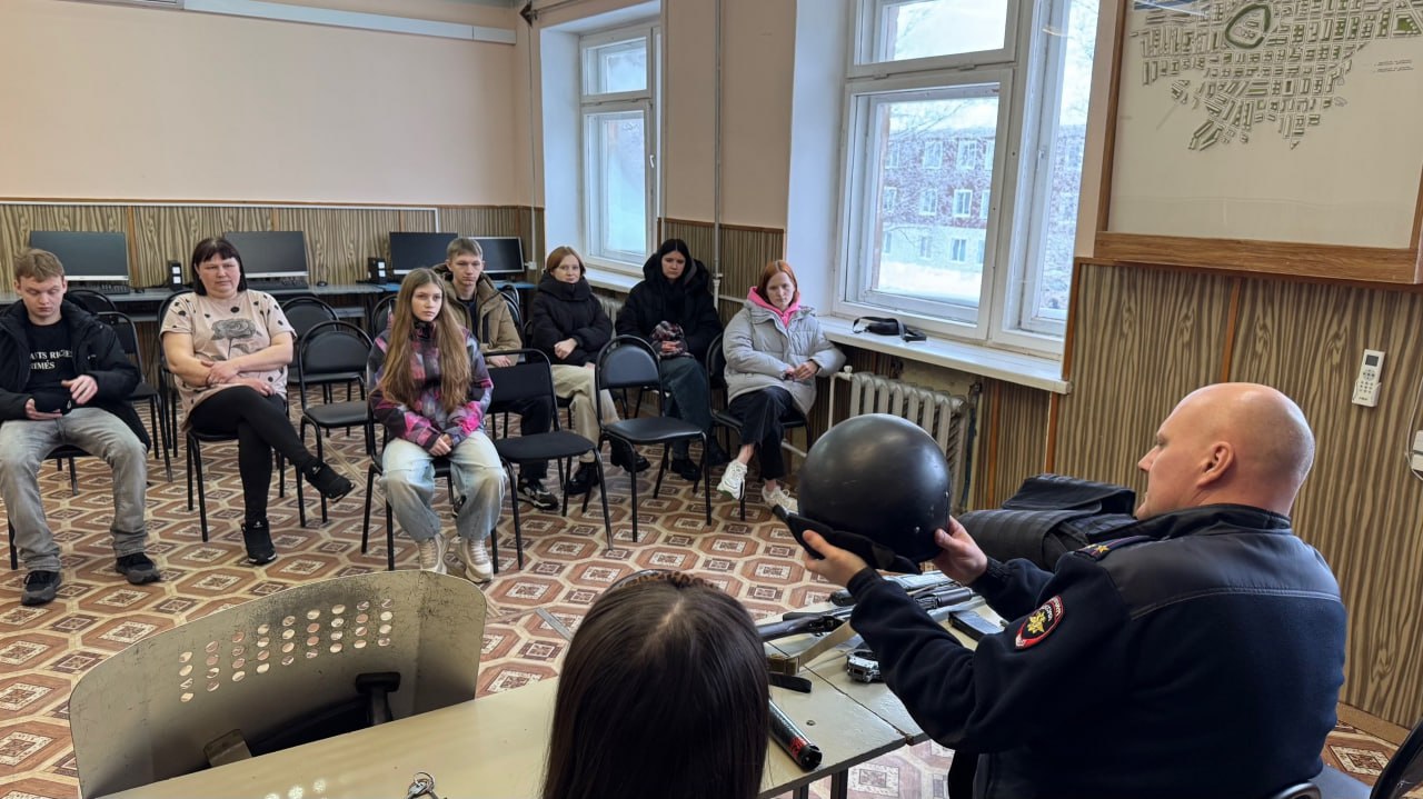 Ежегодную акцию «Студенческий десант» провели полицейские Белозерска