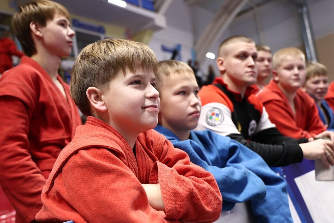 ЛЕГЕНДЫ САМБО В ВОЛОГДЕ!. На этой неделе во Дворце спорта Вологды пройдут уникальные мастер-классы для юных спортсменов и тренеров от настоящих звёзд российского самбо