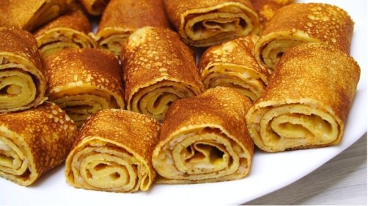 Манные блинчики на сковороде с начинкой: простой завтрак на скорость