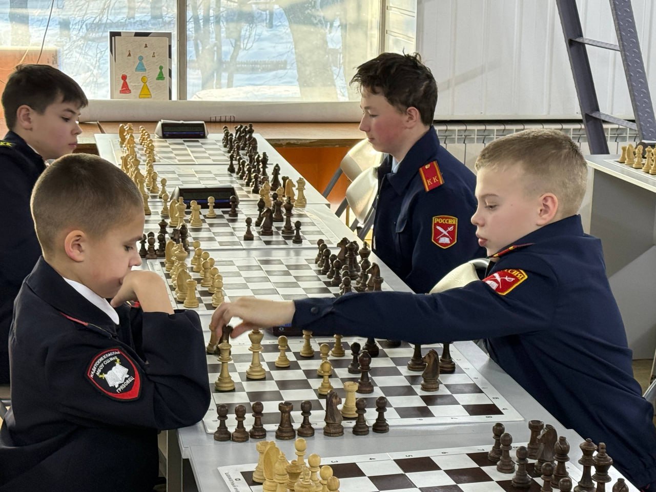 Заместитель начальника регионального УМВД Алексей Оботуров поздравил лучших шахматистов среди кадетов Заместитель начальника регионального УМВД Алексей Оботуров поздравил лучших шахматистов среди кадетов