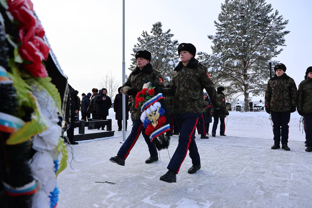Сегодня на Аллее Героев в Вологде почтили память земляков, погибших в ходе СВО