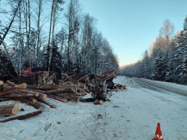 В Бабаевском округе в результате ДТП погиб водитель грузовика