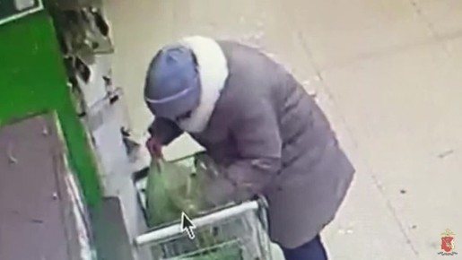 В Череповце полицейские задержали подозреваемую в кражах у пенсионерки