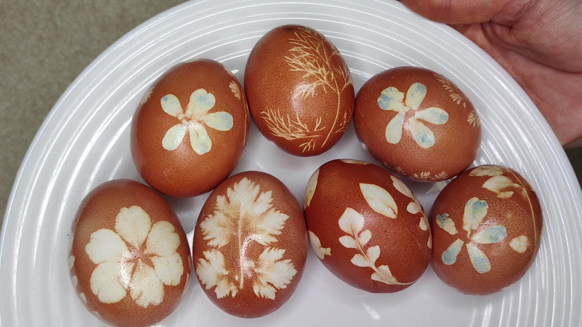 Пасхальные яйца в луковой шелухе: секреты удивительного окрашивания