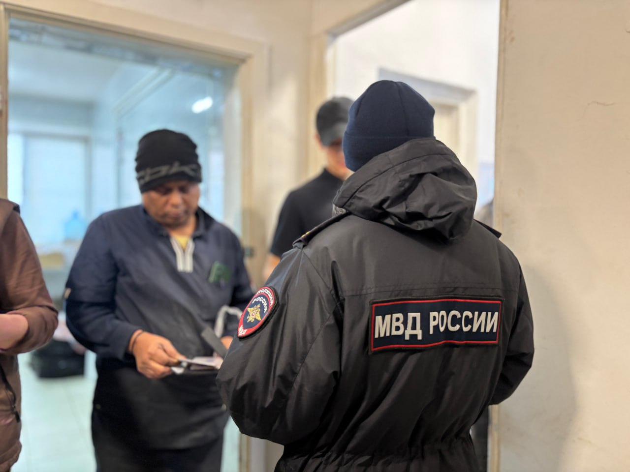 В Череповце полицейские провели рейд по противодействию незаконной миграции В Череповце полицейские провели рейд по противодействию незаконной миграции