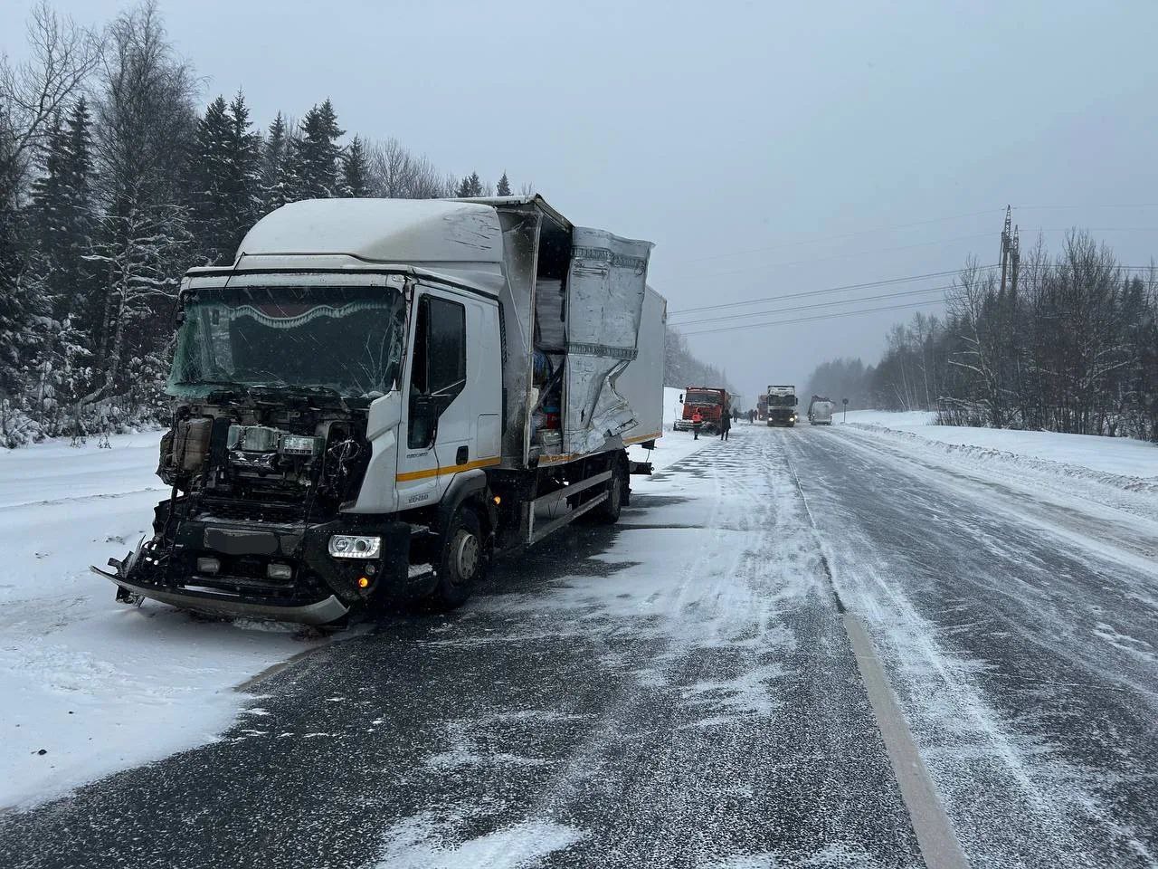 В Грязовецком округе в результате столкновения 6 автомобилей постарала пассажирка одного из транспортных средств В Грязовецком округе в результате столкновения 6 автомобилей постарала пассажирка одного из транспортных средств