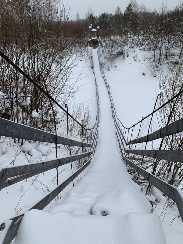 Навесной пешеходный мост обрушился в Кичменгско-Городецком округе