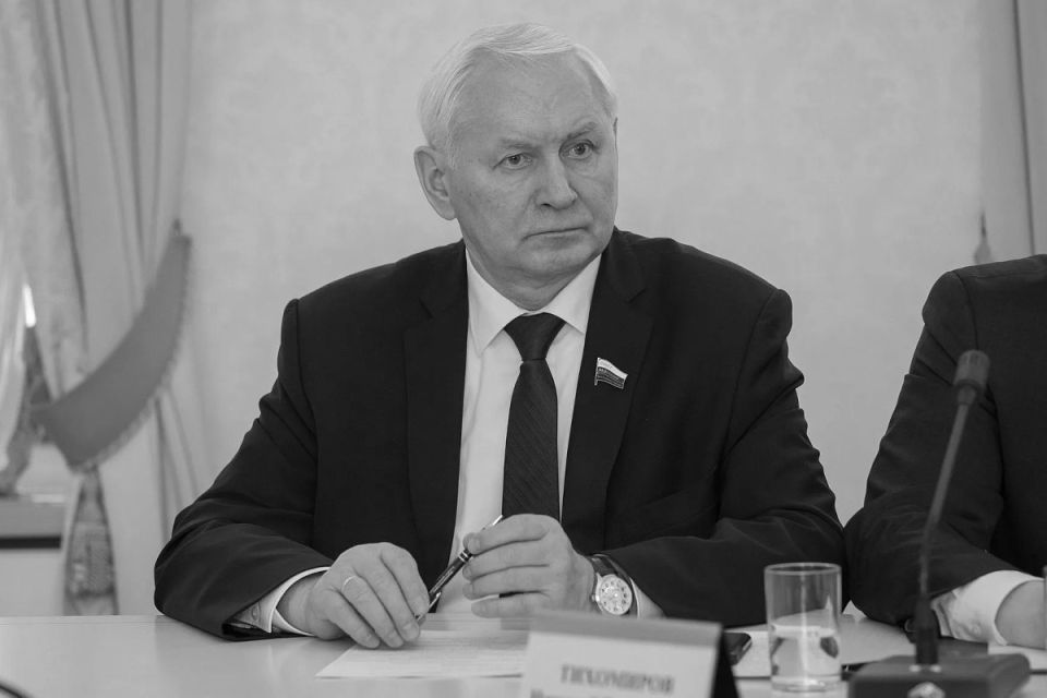 Стало известно, что сегодня, 11 февраля, в Череповце на 75-м году жизни умер бывший председатель Законодательного собрания области Николай Тихомиров