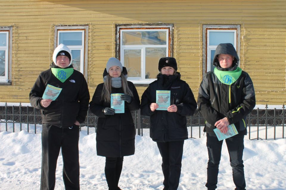 В Верховажье полицейские и общественники провели профилактические беседы с гражданами на тему дистанционного мошенничества