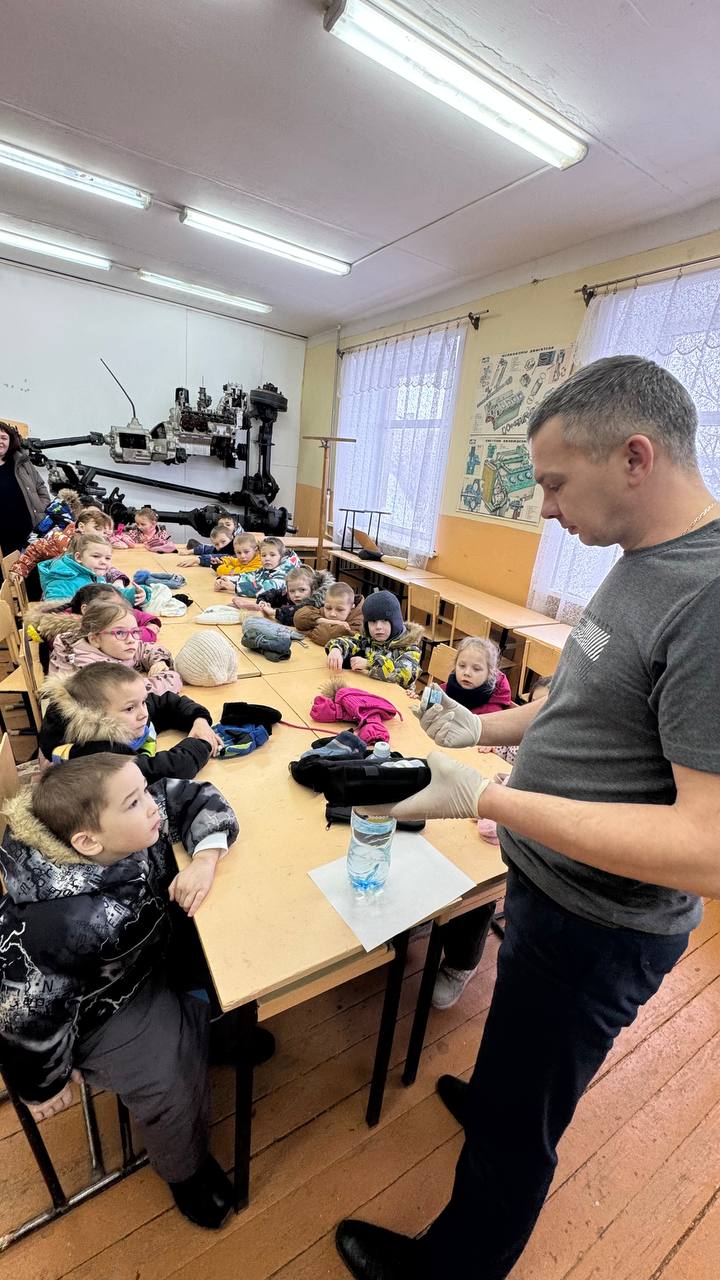 Полицейские МО МВД России «Белозерский» провели экскурсию для воспитанников детского сада Полицейские МО МВД России «Белозерский» провели экскурсию для воспитанников детского сада