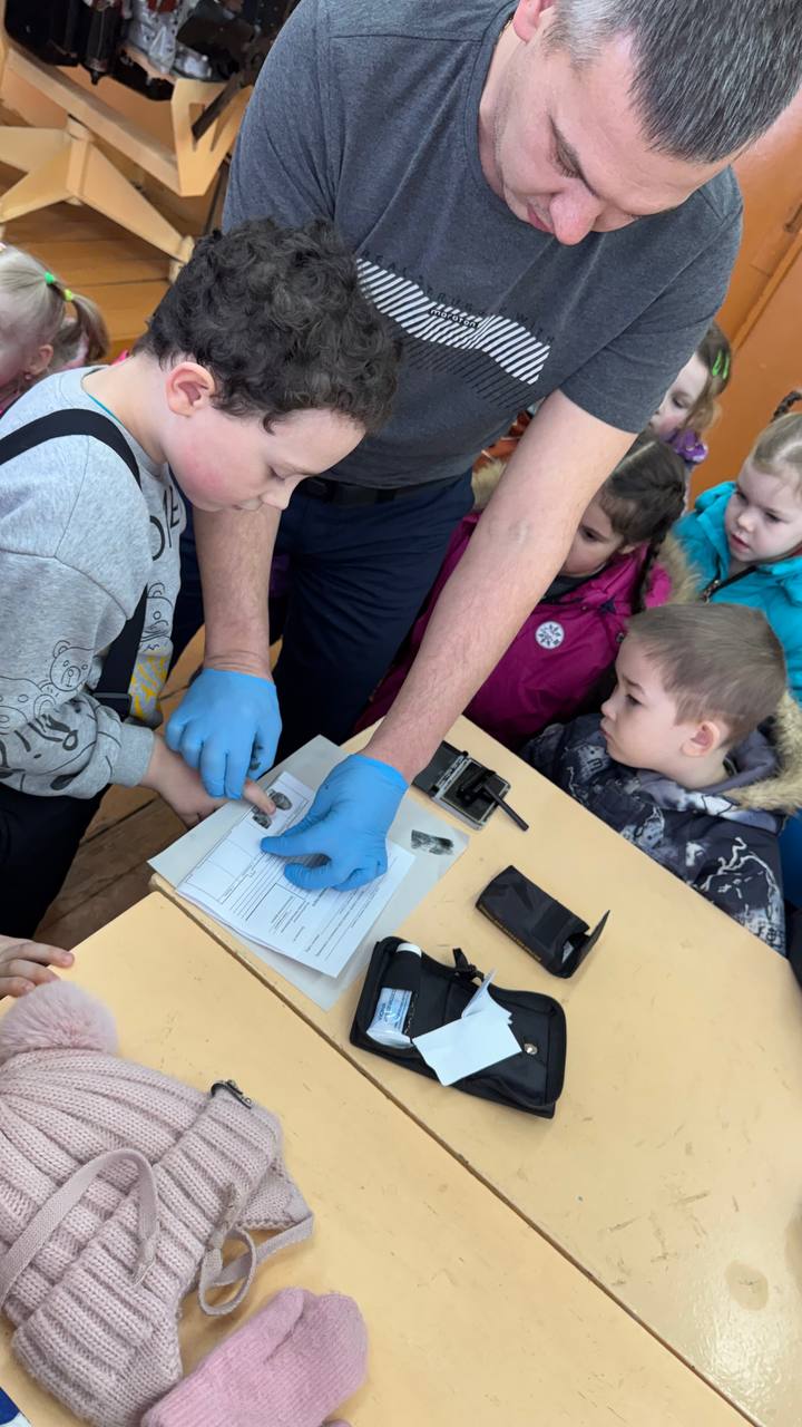 Полицейские МО МВД России «Белозерский» провели экскурсию для воспитанников детского сада Полицейские МО МВД России «Белозерский» провели экскурсию для воспитанников детского сада