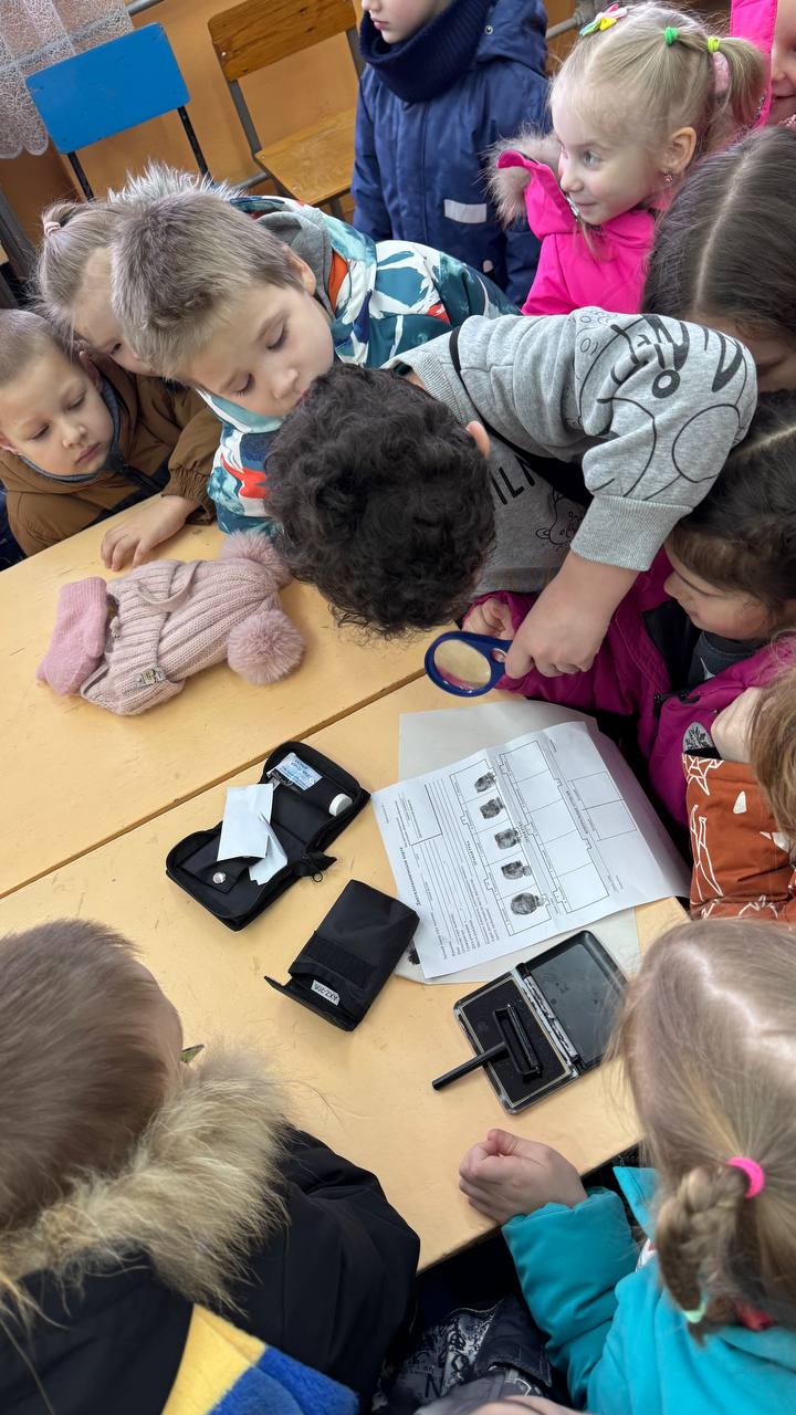 Полицейские МО МВД России «Белозерский» провели экскурсию для воспитанников детского сада Полицейские МО МВД России «Белозерский» провели экскурсию для воспитанников детского сада