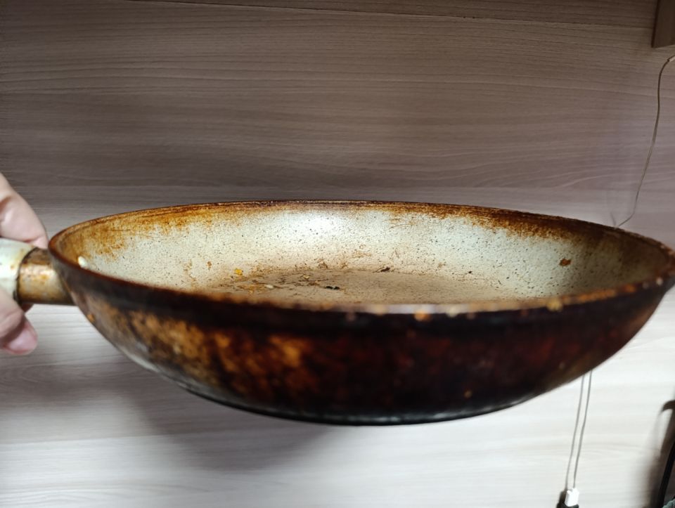 7 эффективных способов борьбы с нагаром на сковородках