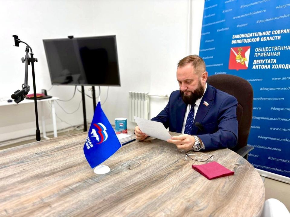 Антон Холодов помог жителю Сокола получить заработную плату